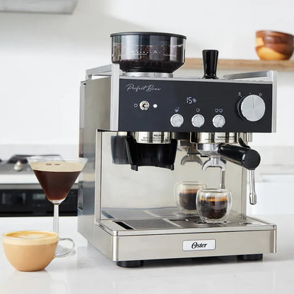 Cafetera Oster Espresso Maxima 2 Bombas de Presión 15 Bares BVSTEM7400